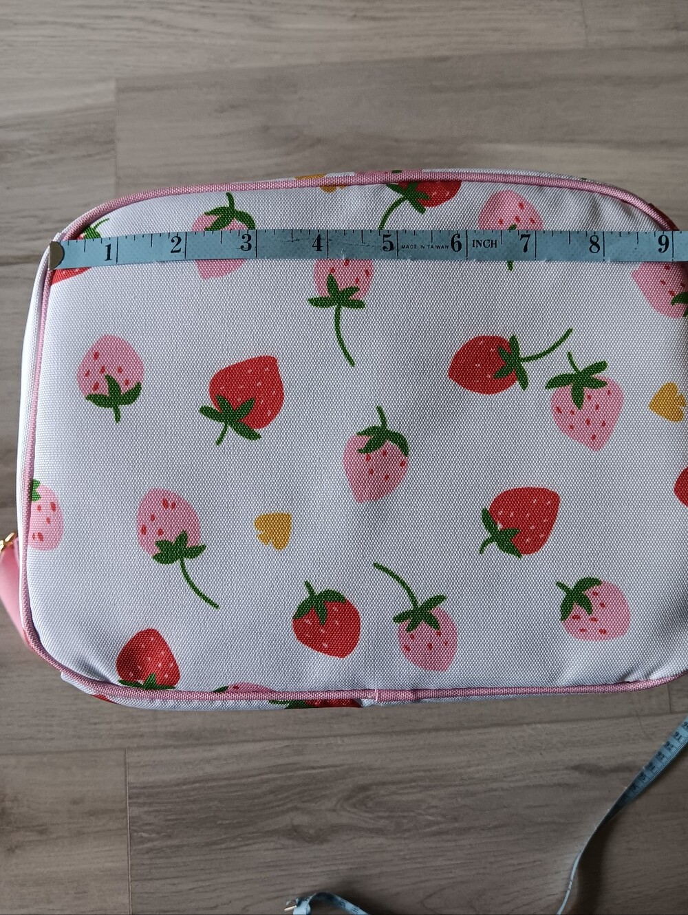 Kate Spade Cooler Backpack Strawberries White Pink Green Straps Insulated NEW - Picture 8 of 13